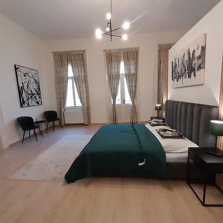 Entrez Apartment 3 - Historical Centre Kosice Luaran gambar