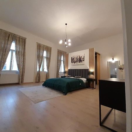Entrez Apartment 3 - Historical Centre Kosice Luaran gambar