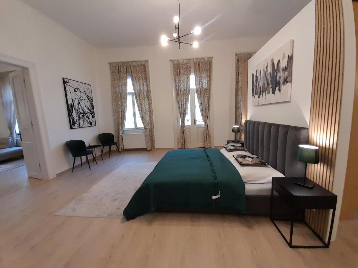 Entrez Apartment 3 - Historical Centre Kosice Luaran gambar