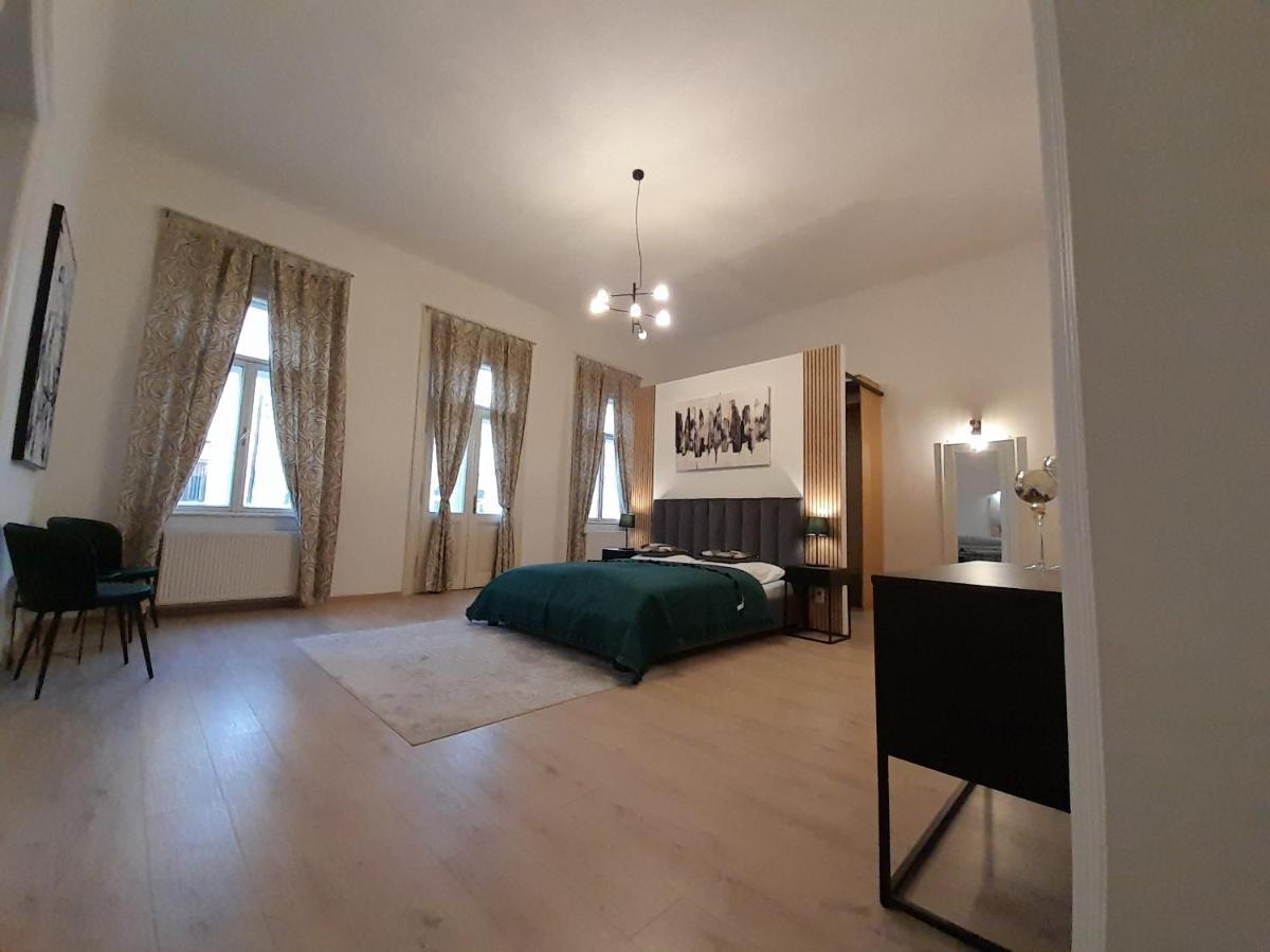 Entrez Apartment 3 - Historical Centre Kosice Luaran gambar