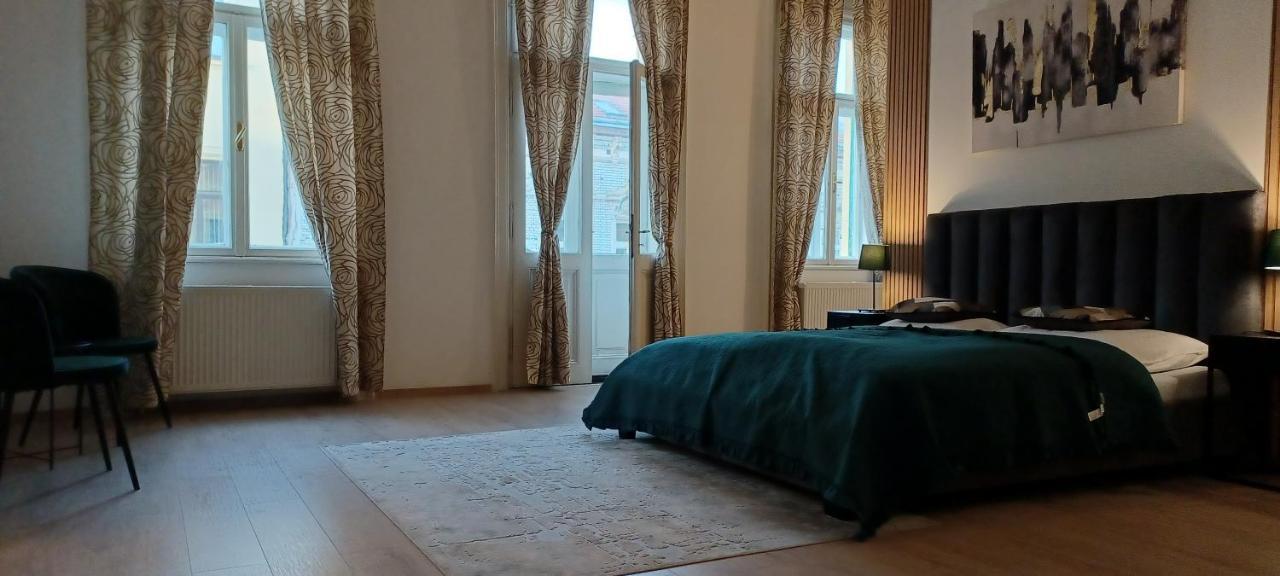 Entrez Apartment 3 - Historical Centre Kosice Luaran gambar