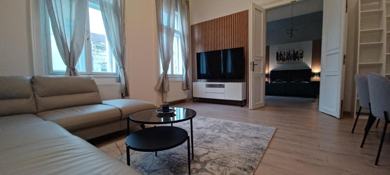 Entrez Apartment 3 - Historical Centre Kosice Luaran gambar