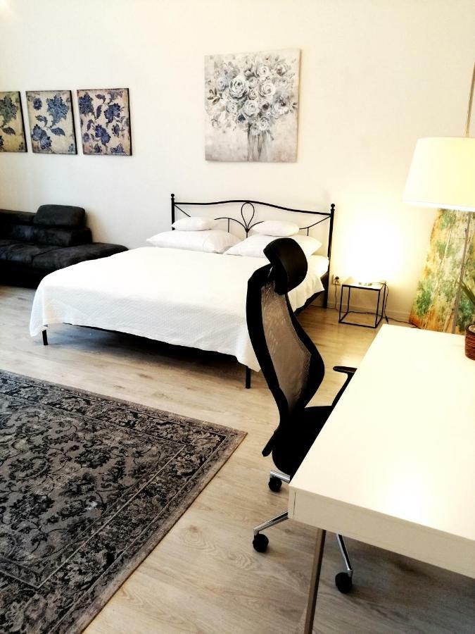 Entrez Apartment 3 - Historical Centre Kosice Luaran gambar
