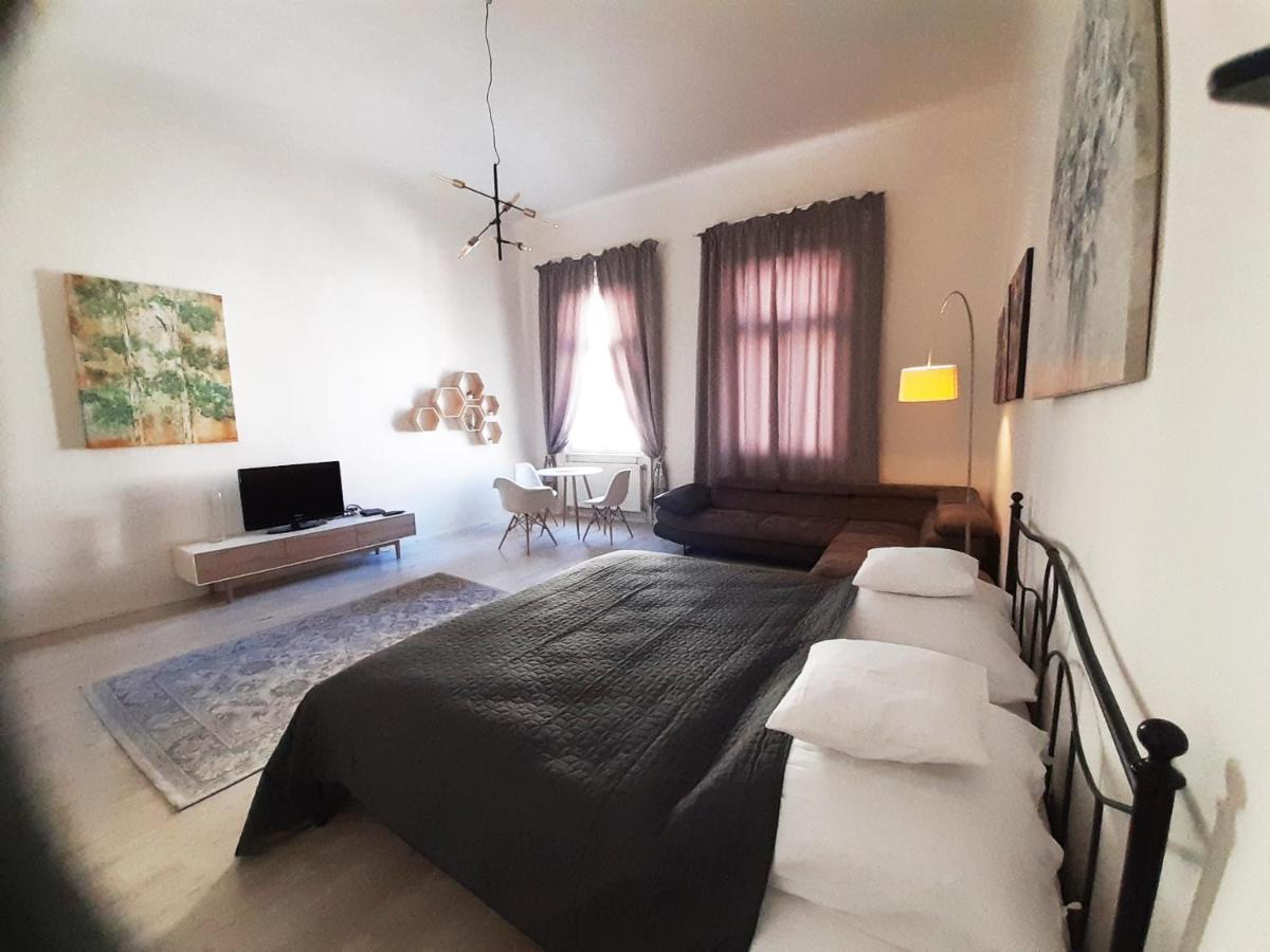 Entrez Apartment 3 - Historical Centre Kosice Luaran gambar