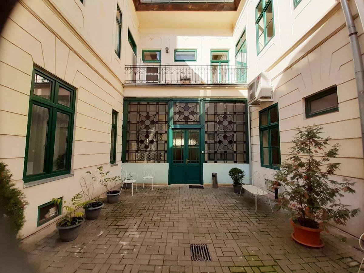 Entrez Apartment 3 - Historical Centre Kosice Luaran gambar