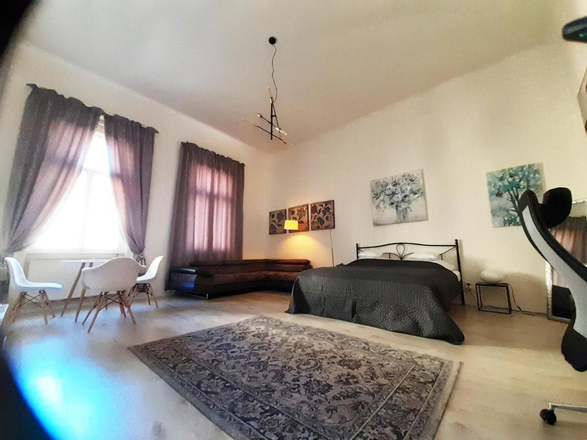 Entrez Apartment 3 - Historical Centre Kosice Luaran gambar