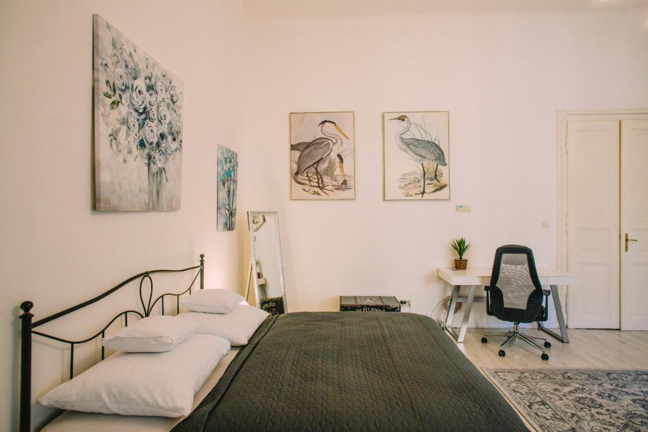 Entrez Apartment 3 - Historical Centre Kosice Luaran gambar