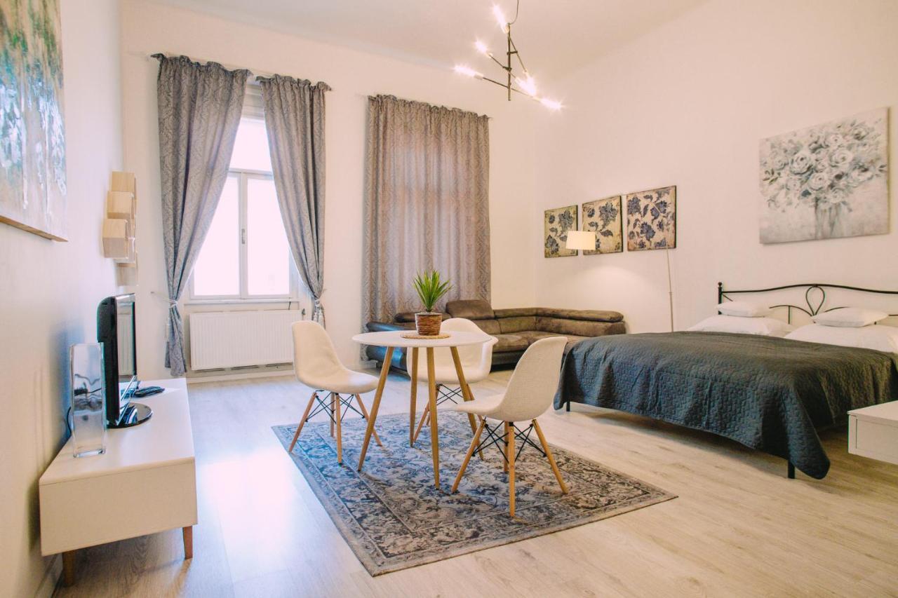Entrez Apartment 3 - Historical Centre Kosice Luaran gambar